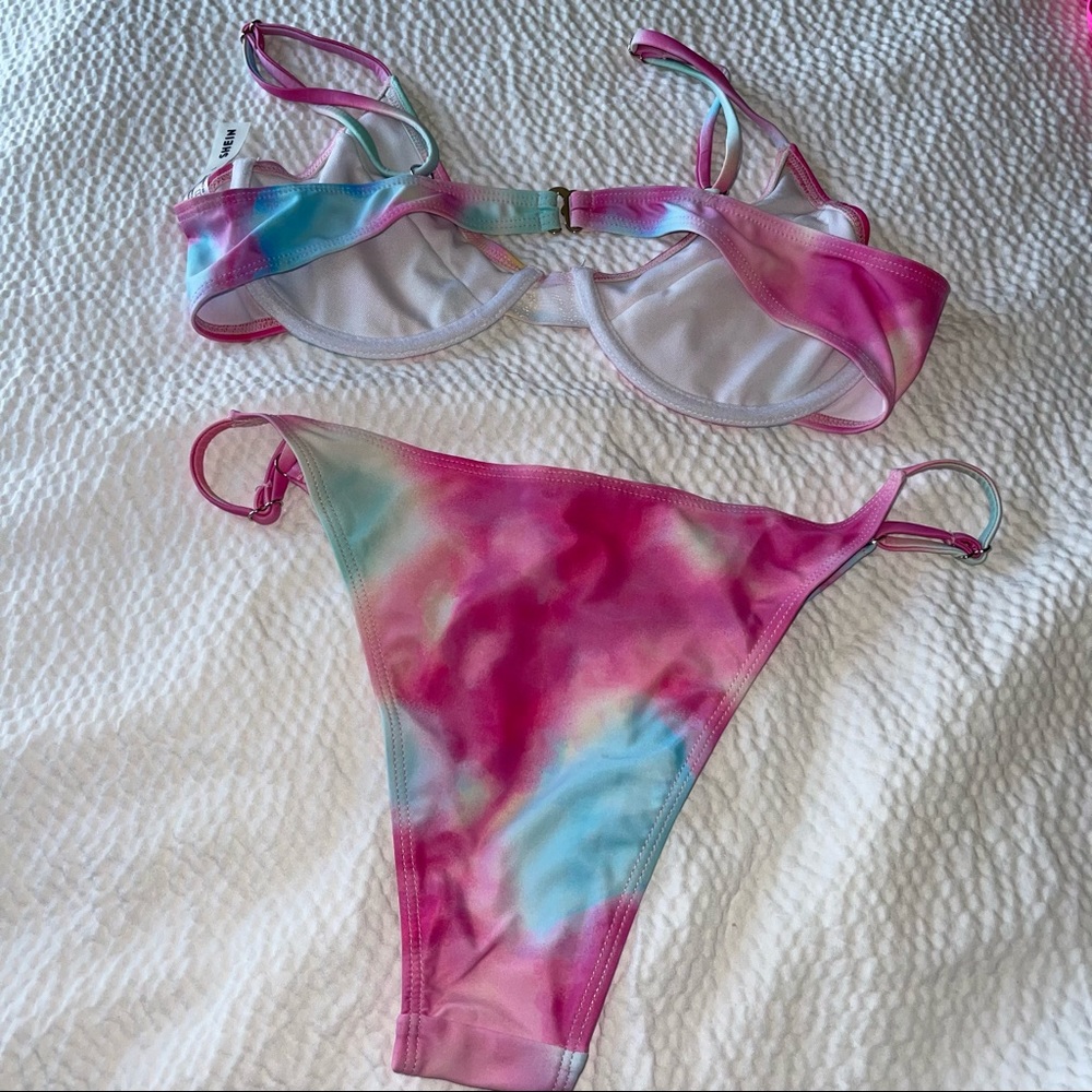 Colorful bikini set 🏝 - Picture 4 of 6